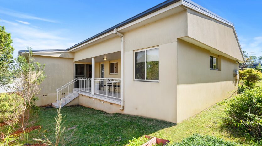 Terri Mackay Realty -  14 Whitton Street