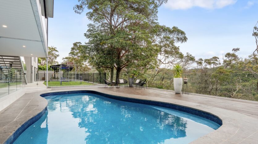 Terri Mackay Realty -  55 Sladden Road