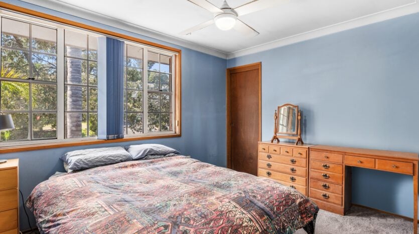 Terri Mackay Realty -  12 Lindsay Gordon Place