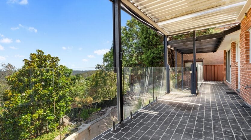 Terri Mackay Realty -  12 Lindsay Gordon Place