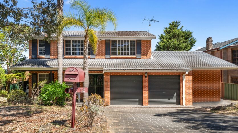 Terri Mackay Realty -  12 Lindsay Gordon Place