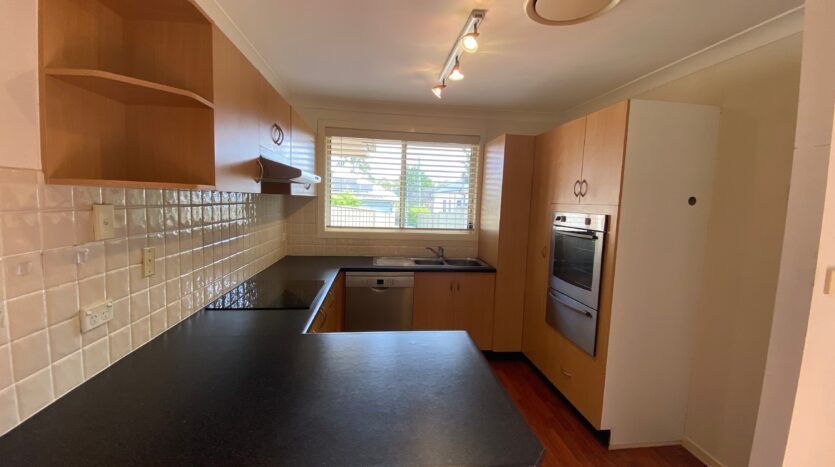 Terri Mackay Realty - 23a Eighth Avenue