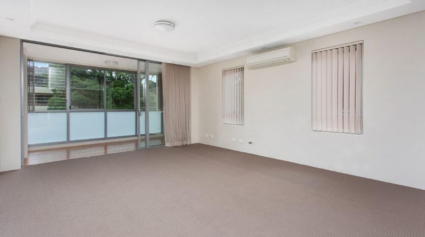 Terri Mackay Realty - 33 Martin Place