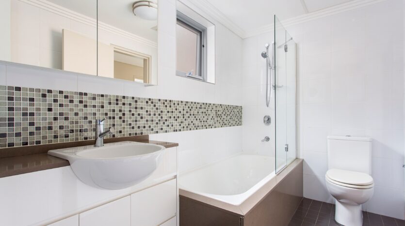 Terri Mackay Realty - 33 Martin Place