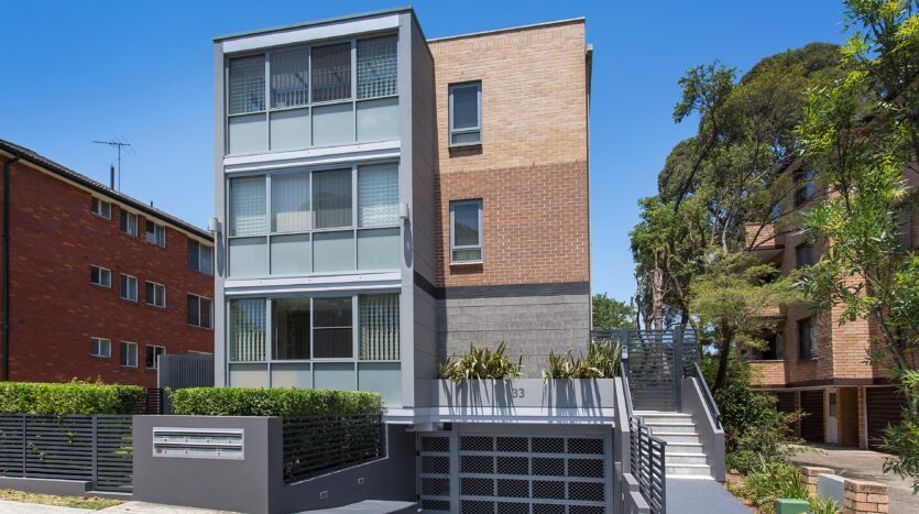 Terri Mackay Realty - 33 Martin Place