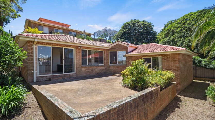 Terri Mackay Realty - 3 82 Fairview Avenue