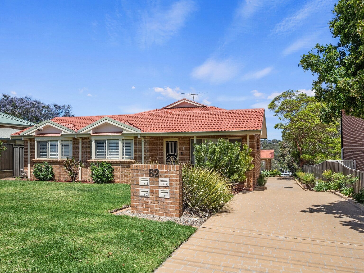 Terri Mackay Realty - 3 82 Fairview Avenue