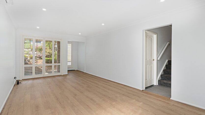 Terri Mackay Realty - 5 Blacket Street