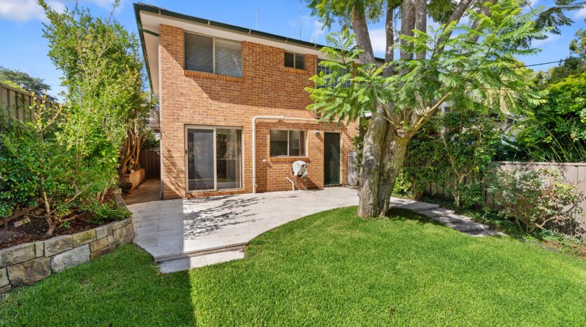 Terri Mackay Realty - 5 Blacket Street