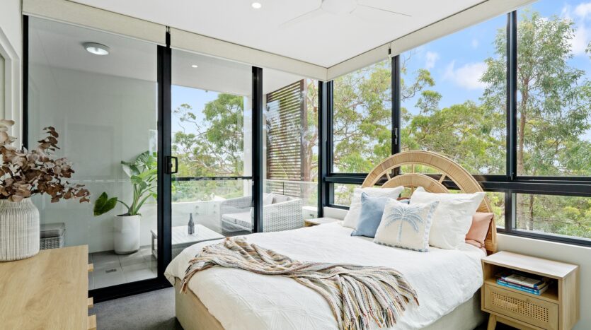 Terri Mackay Realty - 211 11 Veno Street