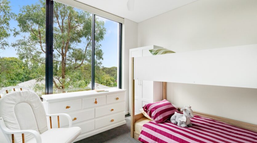 Terri Mackay Realty - 211 11 Veno Street