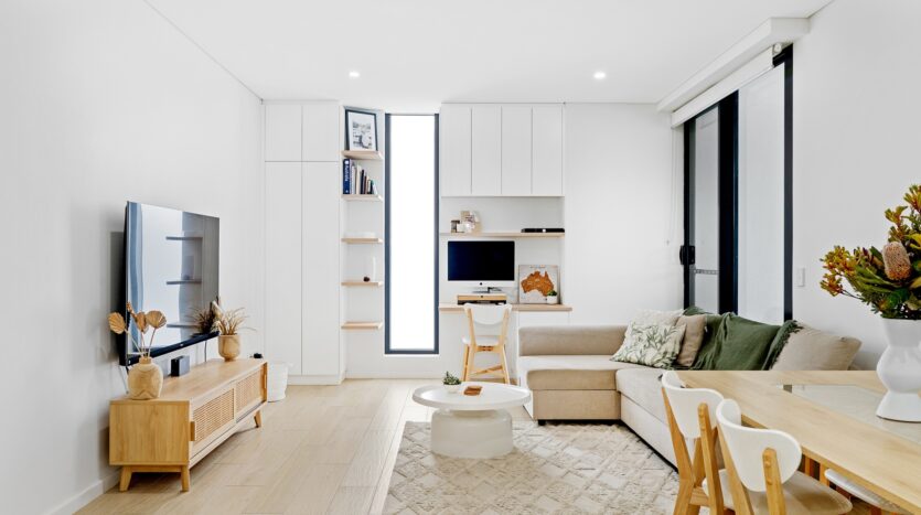 Terri Mackay Realty - 211 11 Veno Street