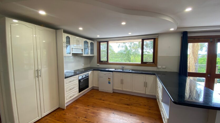 Terri Mackay Realty - 145 Kingswood Road