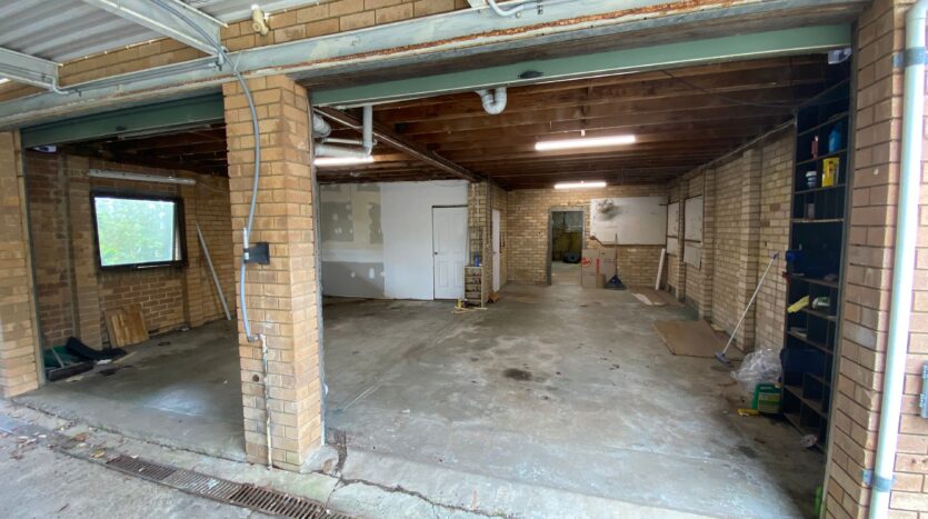 Terri Mackay Realty - 145 Kingswood Road