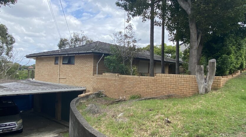 Terri Mackay Realty - 145 Kingswood Road