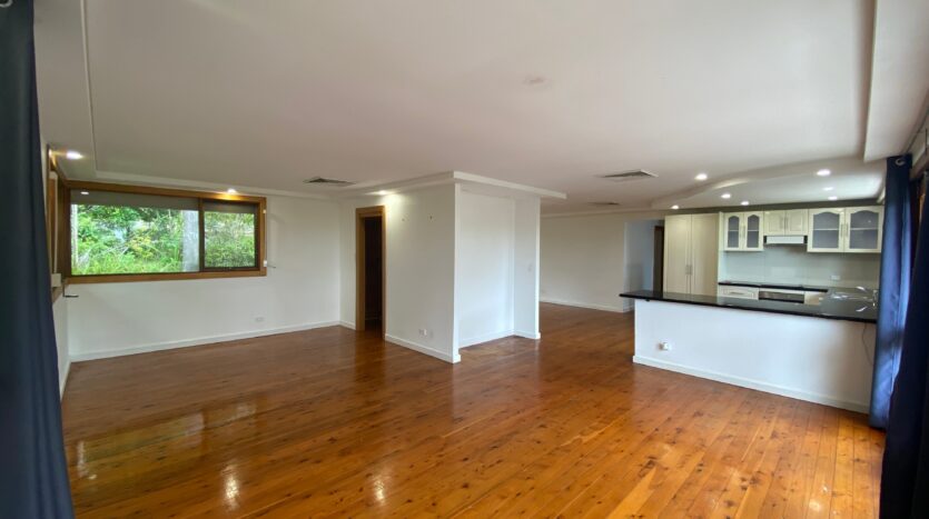 Terri Mackay Realty - 145 Kingswood Road