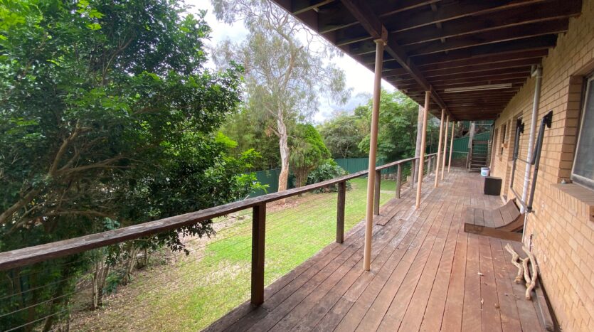 Terri Mackay Realty - 145 Kingswood Road