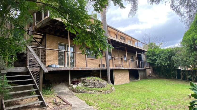 Terri Mackay Realty - 145 Kingswood Road