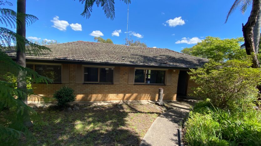 Terri Mackay Realty - 145 Kingswood Road