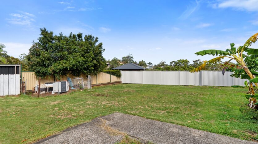 Terri Mackay Realty -  17 Caldarra Avenue