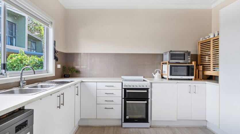 Terri Mackay Realty -  17 Caldarra Avenue