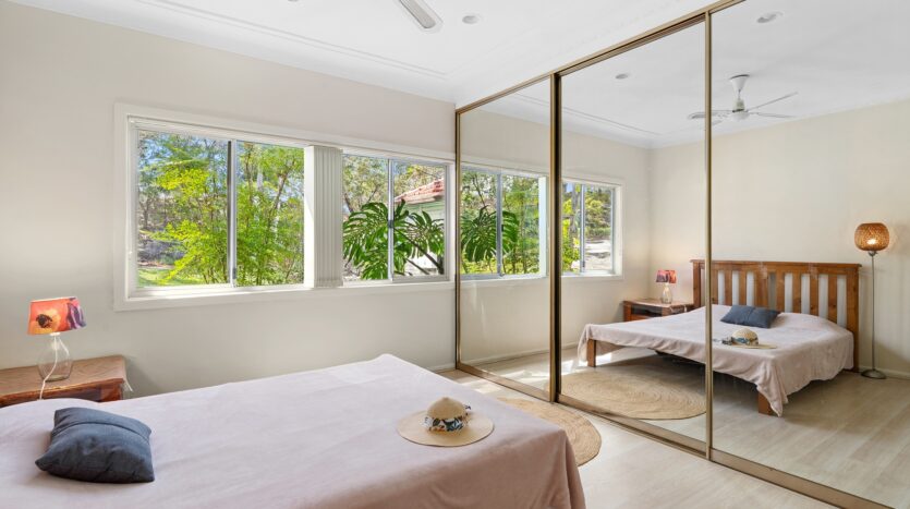 Terri Mackay Realty -  17 Caldarra Avenue