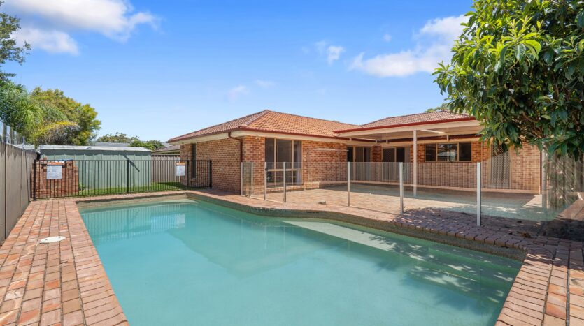 Terri Mackay Realty - 94 Warrangarree Drive