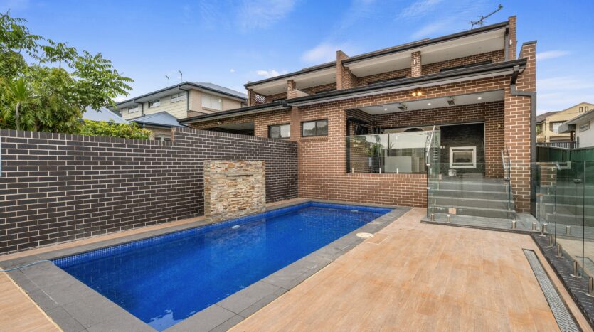 Terri Mackay Realty - 29 Starr Avenue