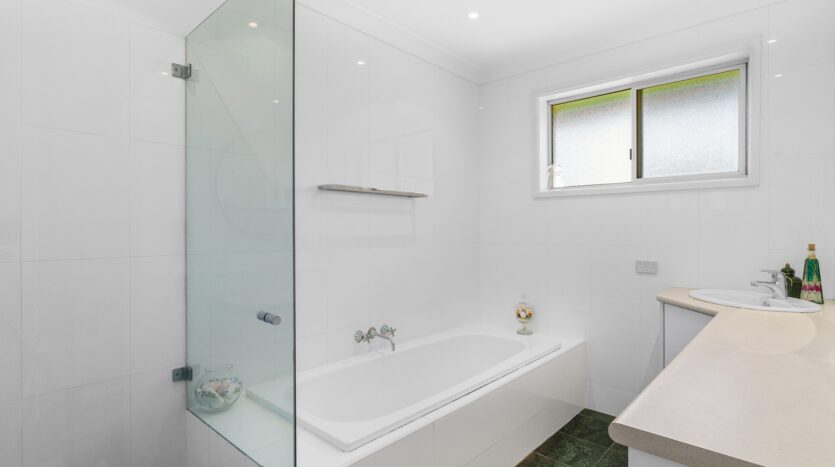 Terri Mackay Realty -  118 Kingswood Road