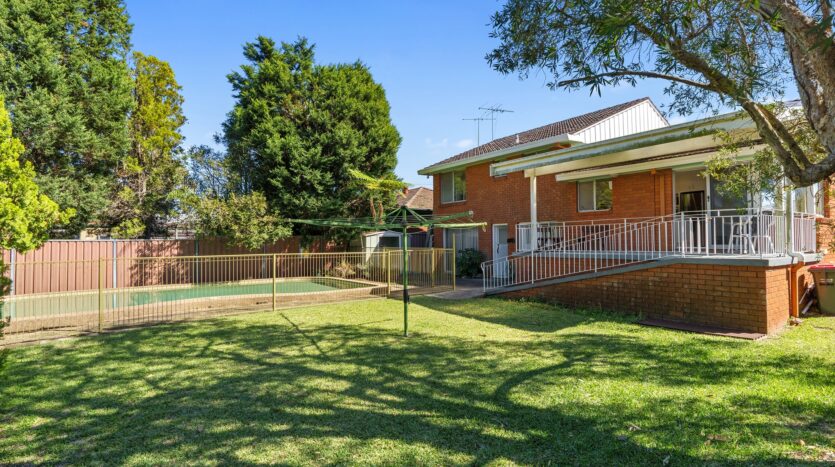 Terri Mackay Realty -  118 Kingswood Road