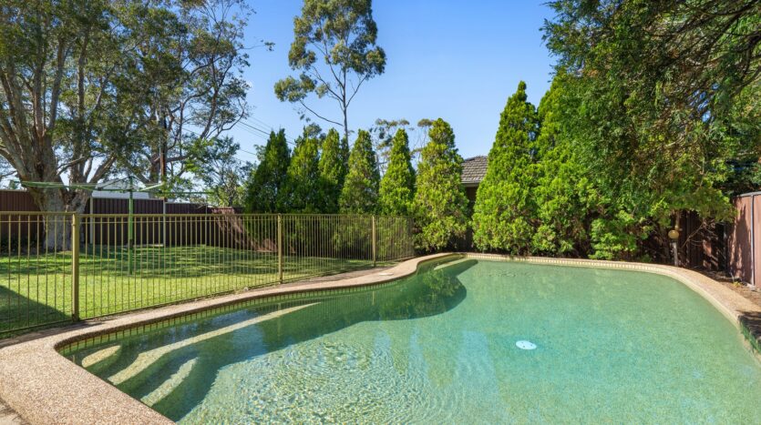 Terri Mackay Realty -  118 Kingswood Road