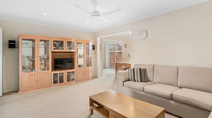 Terri Mackay Realty -  40 Banksia Avenue