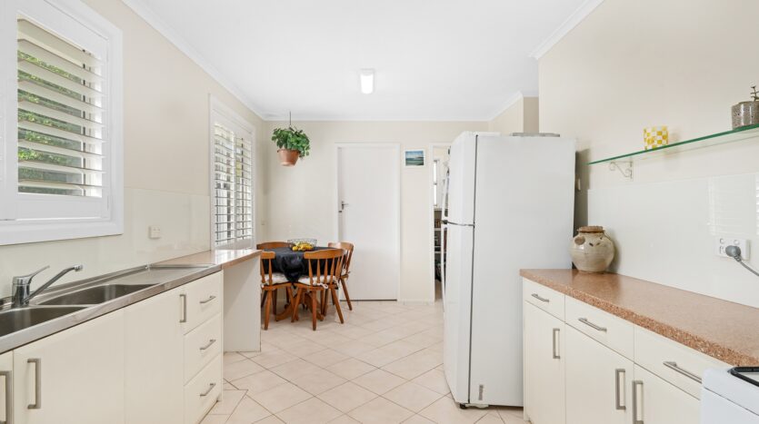 Terri Mackay Realty -  40 Banksia Avenue