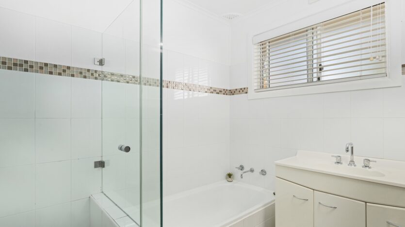 Terri Mackay Realty -  40 Banksia Avenue