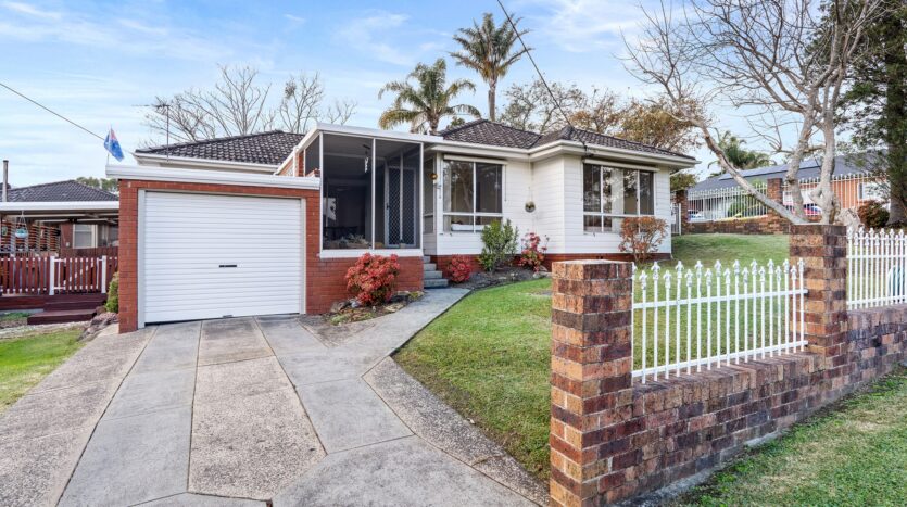 Terri Mackay Realty -  40 Banksia Avenue