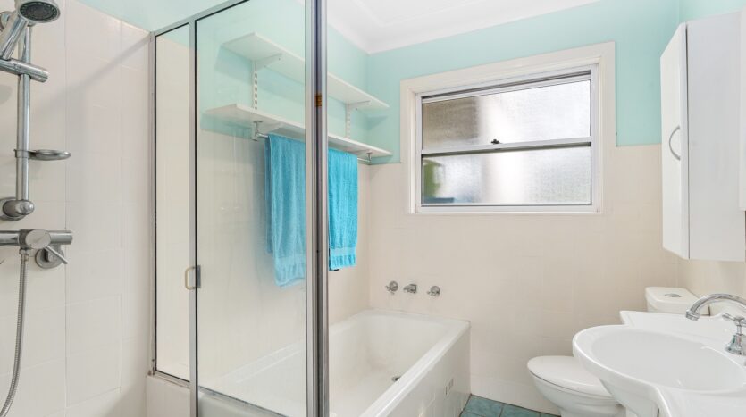 Terri Mackay Realty -  1 Palona Crescent