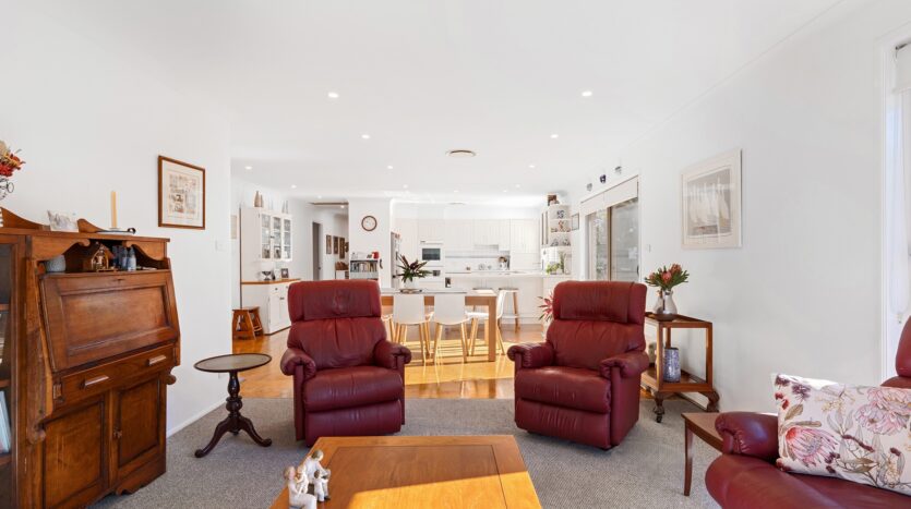 Terri Mackay Realty -  16 Cambrai Ave