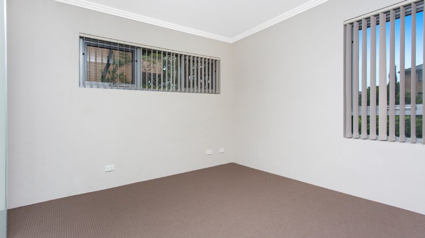 Terri Mackay Realty - 33 Martin Place