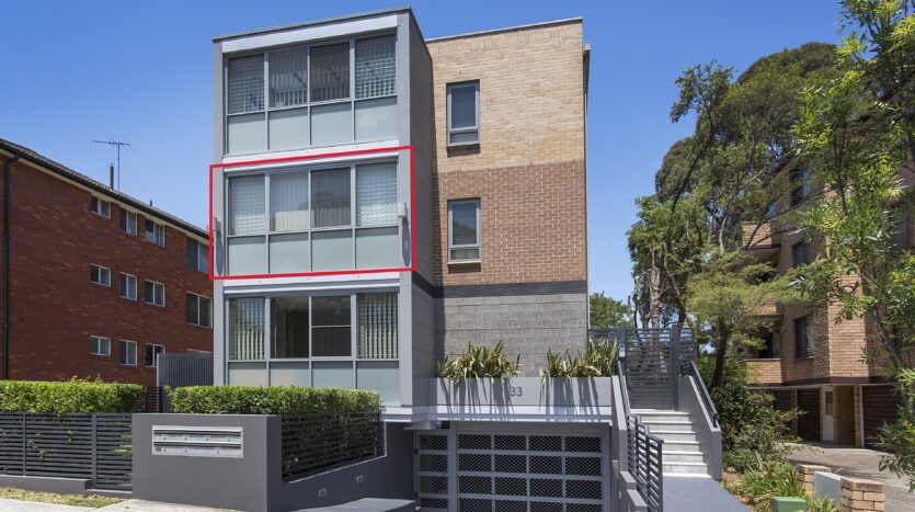 Terri Mackay Realty - 33 Martin Place