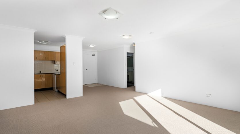 Terri Mackay Realty - 9 998 Old Princes Highway