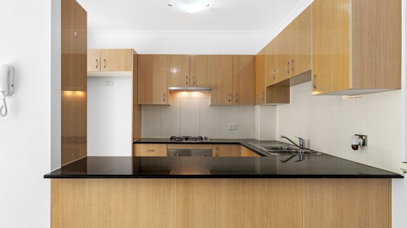 Terri Mackay Realty - 9 998 Old Princes Highway