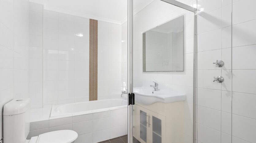 Terri Mackay Realty - 9 998 Old Princes Highway