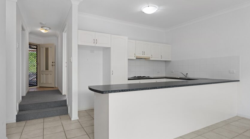 Terri Mackay Realty - 2 14-16 Rosebery Street