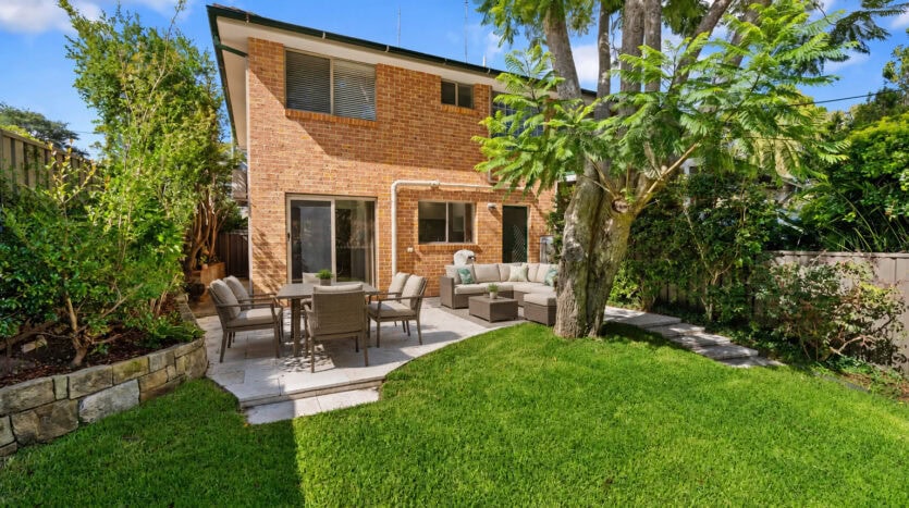 Terri Mackay Realty - 5 Blacket Street