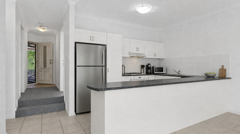 Terri Mackay Realty - 2 14-16 Rosebery Street