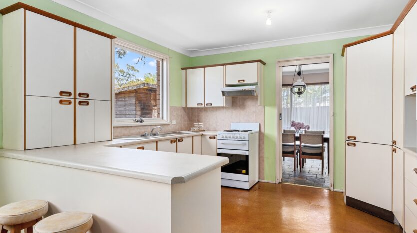 Terri Mackay Realty -  28 Bottle Forest Road