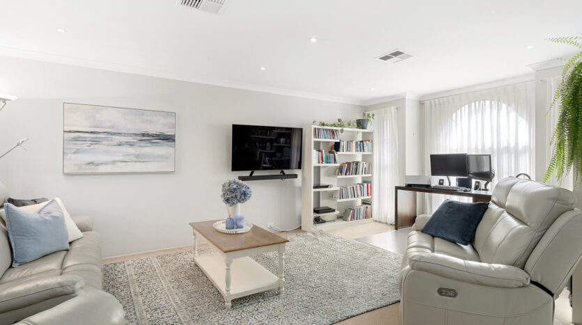 Terri Mackay Realty -  63 Waratah Road