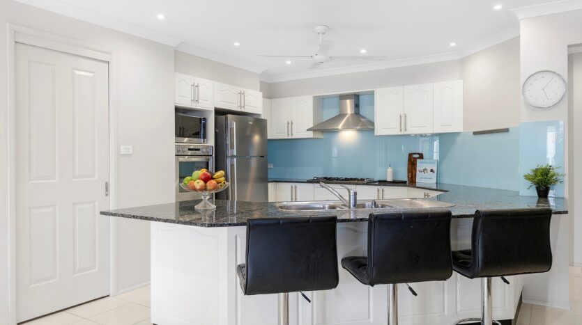 Terri Mackay Realty -  63 Waratah Road