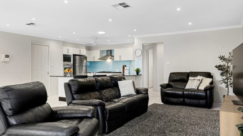Terri Mackay Realty -  63 Waratah Road