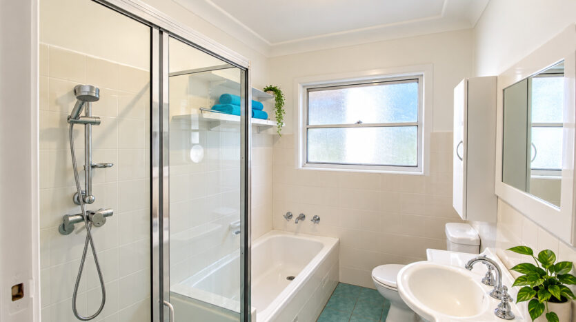 Terri Mackay Realty - 1 Palona Crescent